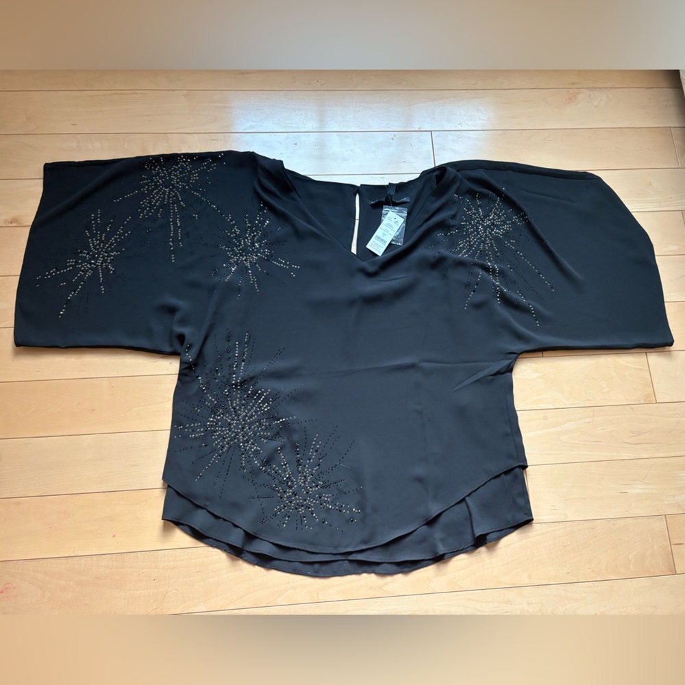 White House Black Market V Neck Embellished Kimono Top Size S NWT